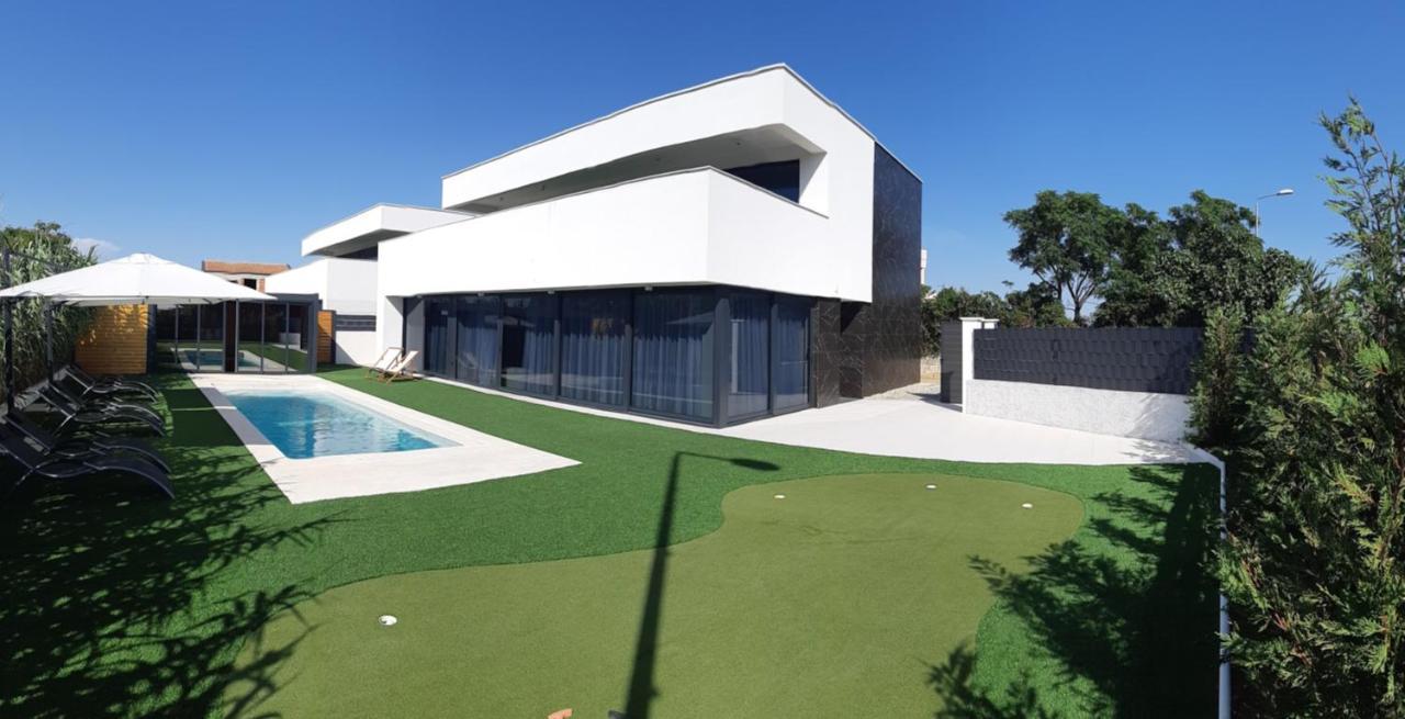 Villa Aurus - Luxury 5 Bedroom วีร์ ภายนอก รูปภาพ